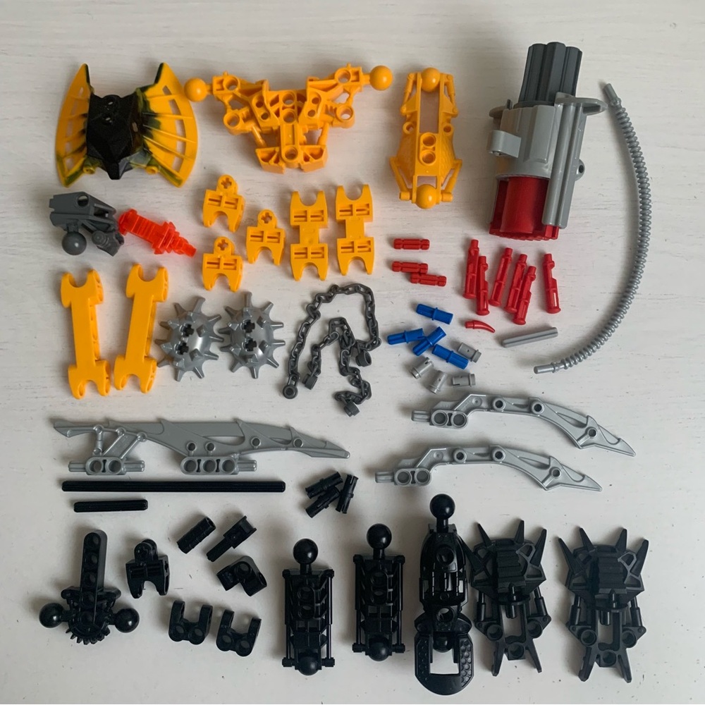 LEGO Bionicle Mahri Toa Hewkii 8912 Almost Complete